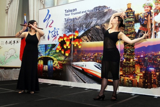 Bamboo Flute player Shuni Tsou and Dancer Genevieve La