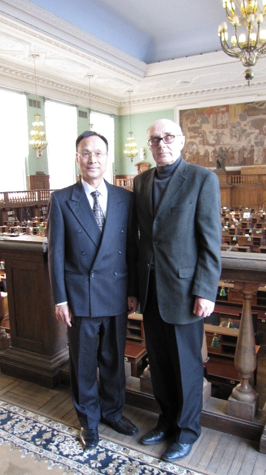 陳代表俊賢先生1月26日應俄羅斯國家圖書館邀請赴該館訪問。圖右為俄羅斯國家圖書館董事長費德羅夫先生。