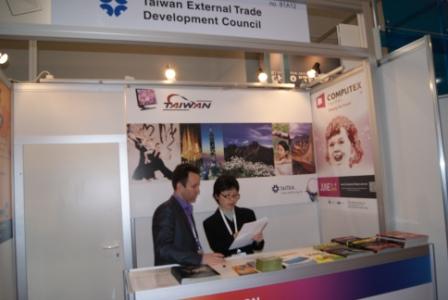 台灣電信及資訊產業廠商組團5月14日到17日參加「2012年俄羅斯電信及資訊展」(SVIAZ/EXPO COMM MOSCOW 2012)，展出台製的各類精密可靠的電信及資訊器材。