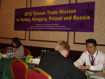 53家台灣廠商組成台灣貿易訪問團,於4月19日在莫斯科Aerostar Hotel,舉辦貿易洽談會, 約100家俄國客戶前來洽談,成交金額逾500萬美元.