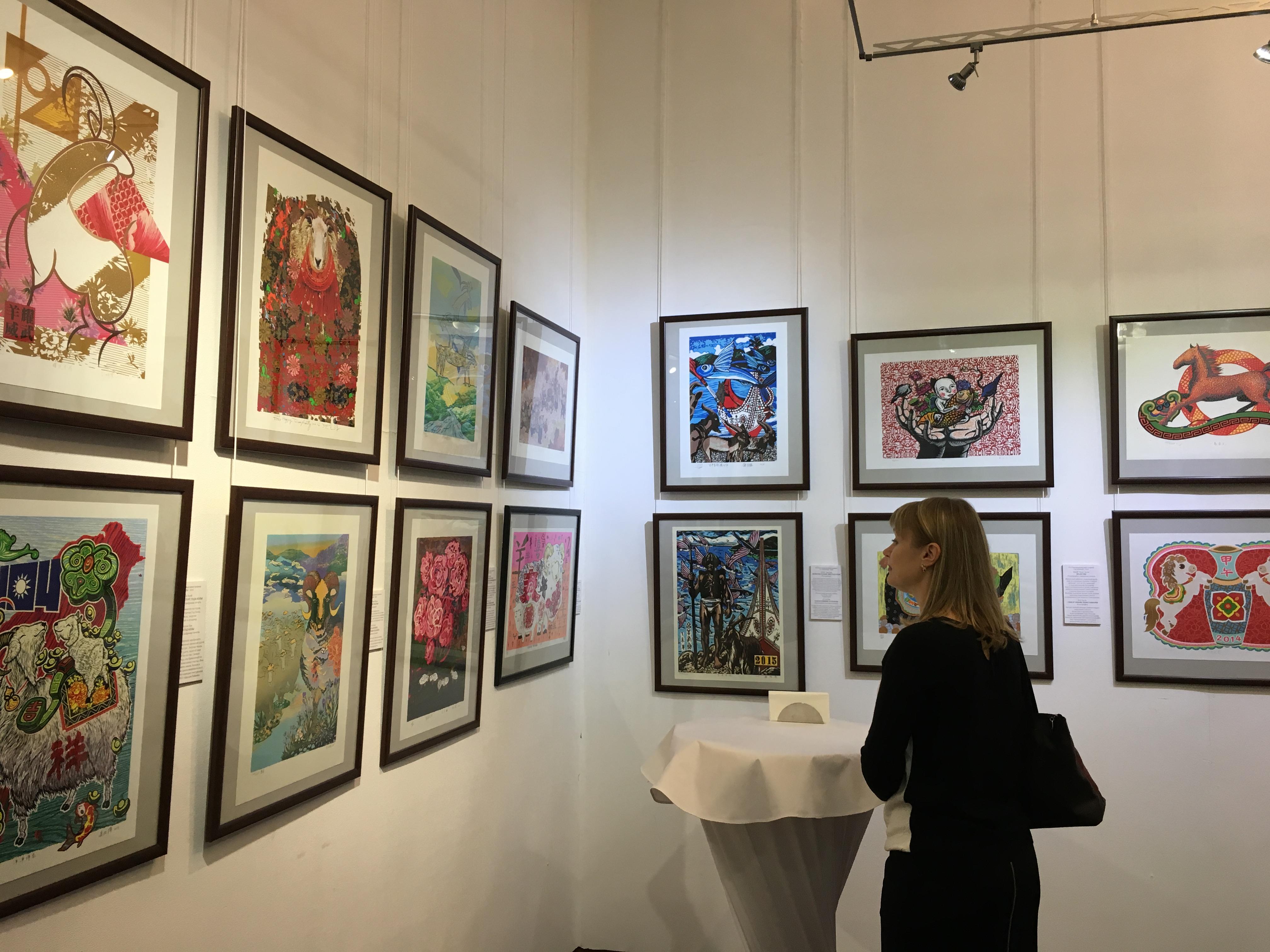 5 декабря 2017 в Новосибирском государственном художественном музее торжественно открылась выставка графических работ современных художников Тайваня "Восточный Календарь". 
На выставке представлено более 60 работ из Национального музея Тайваня.
Выставка проработает до 4 февраля 2018 года. 
